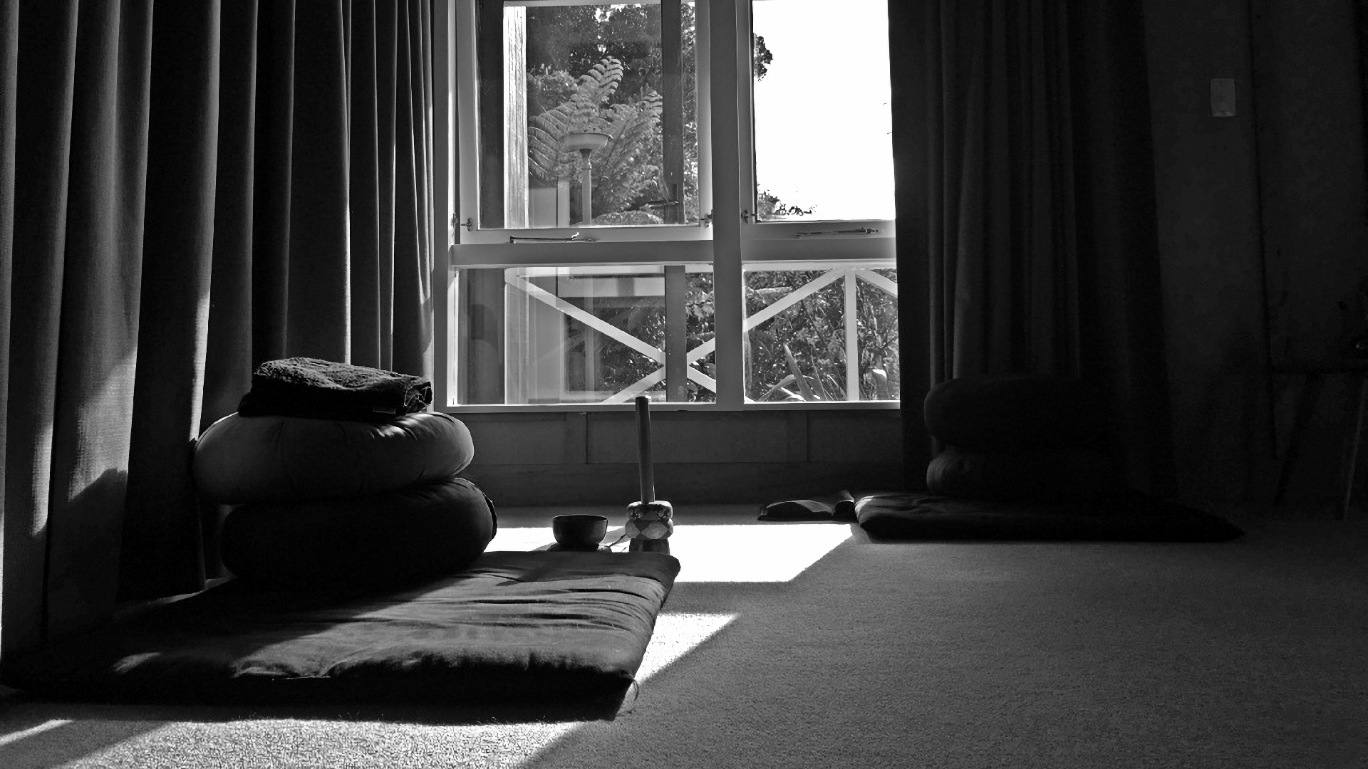 Meditation cushion with Sunlight